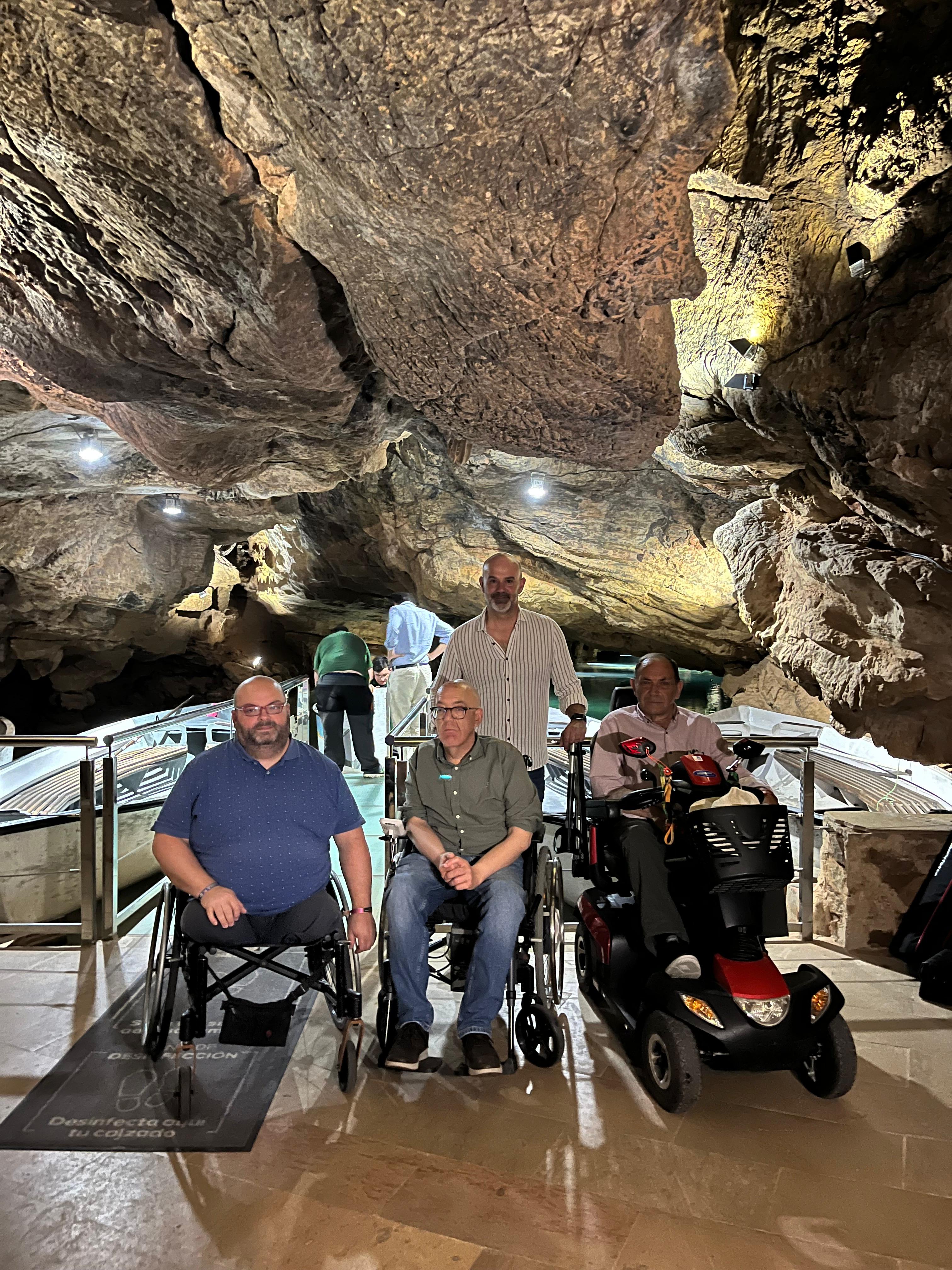 COCEMFE CV y la Vall d’Uixó mejoran la barca adaptada de les Coves de Sant Josep para reimpulsar la accesibilidad en el paraje